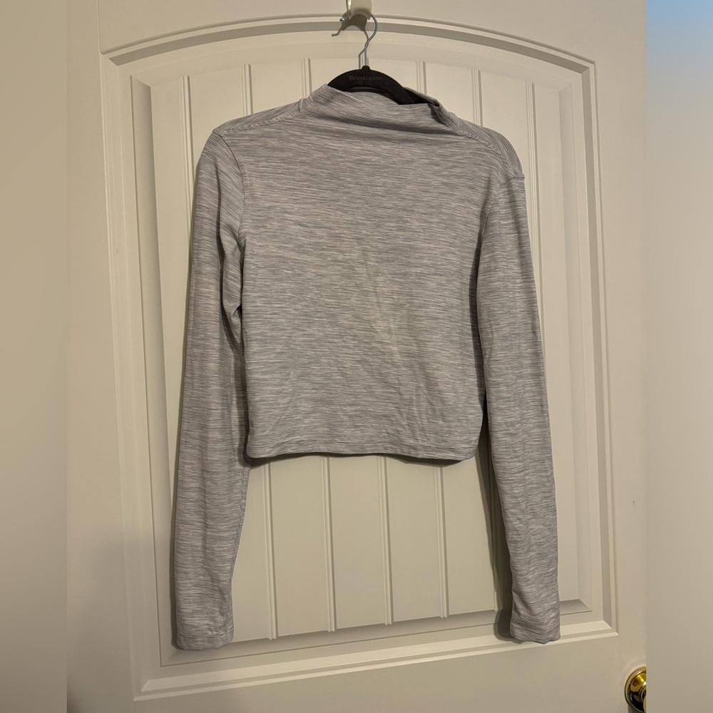 Crop Mock Neck Lululemon Top!